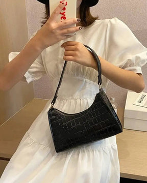 Bolsa Feminina Preta em Couro Legítimo de Ombro