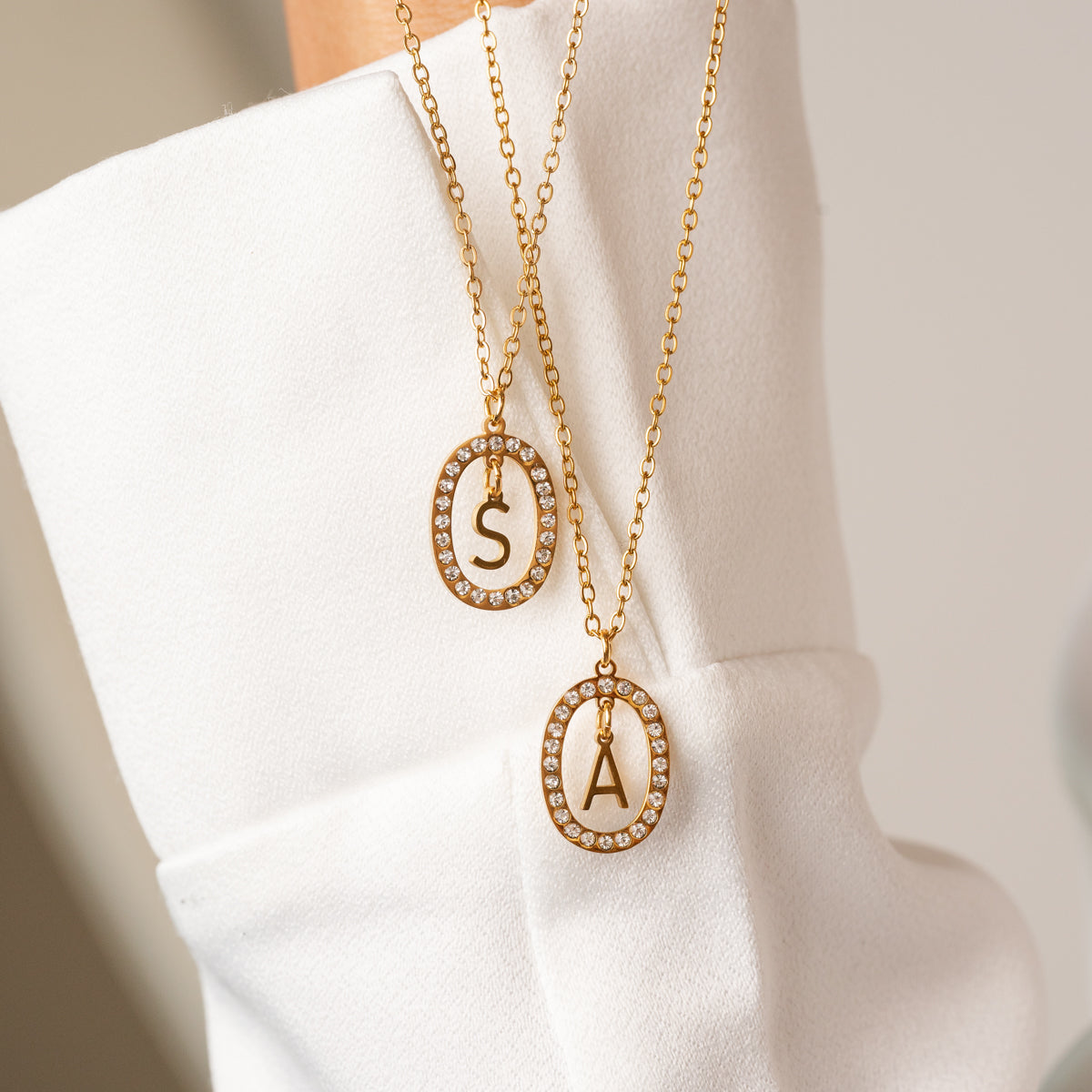 Colar Inicial Anne Banhado Ouro 18K