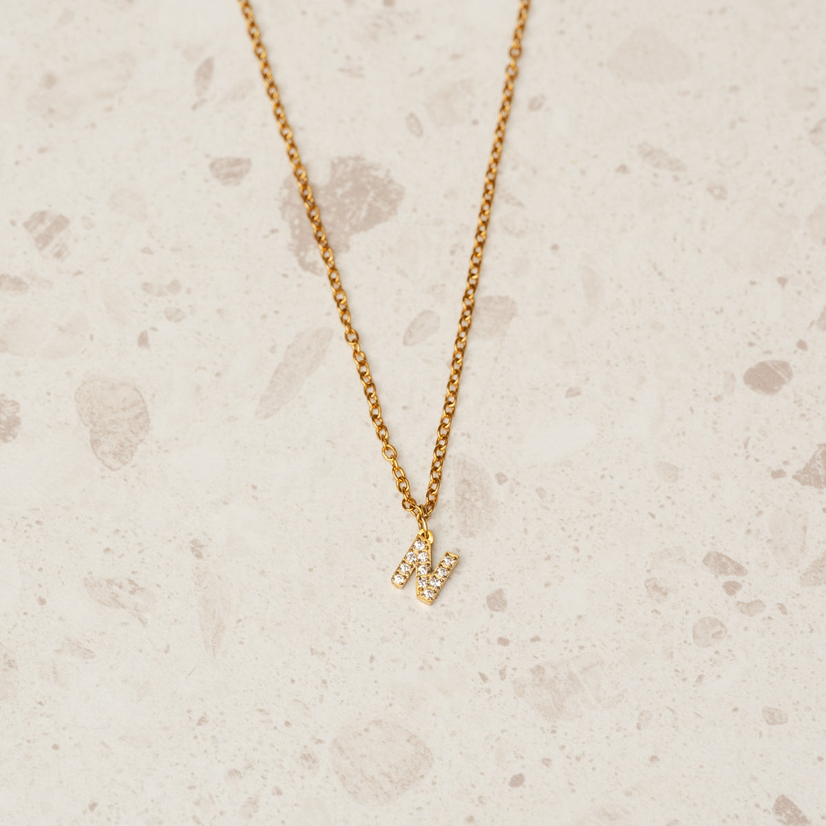 Colar Saffy Inicial Cravejado Banhado Ouro 18K