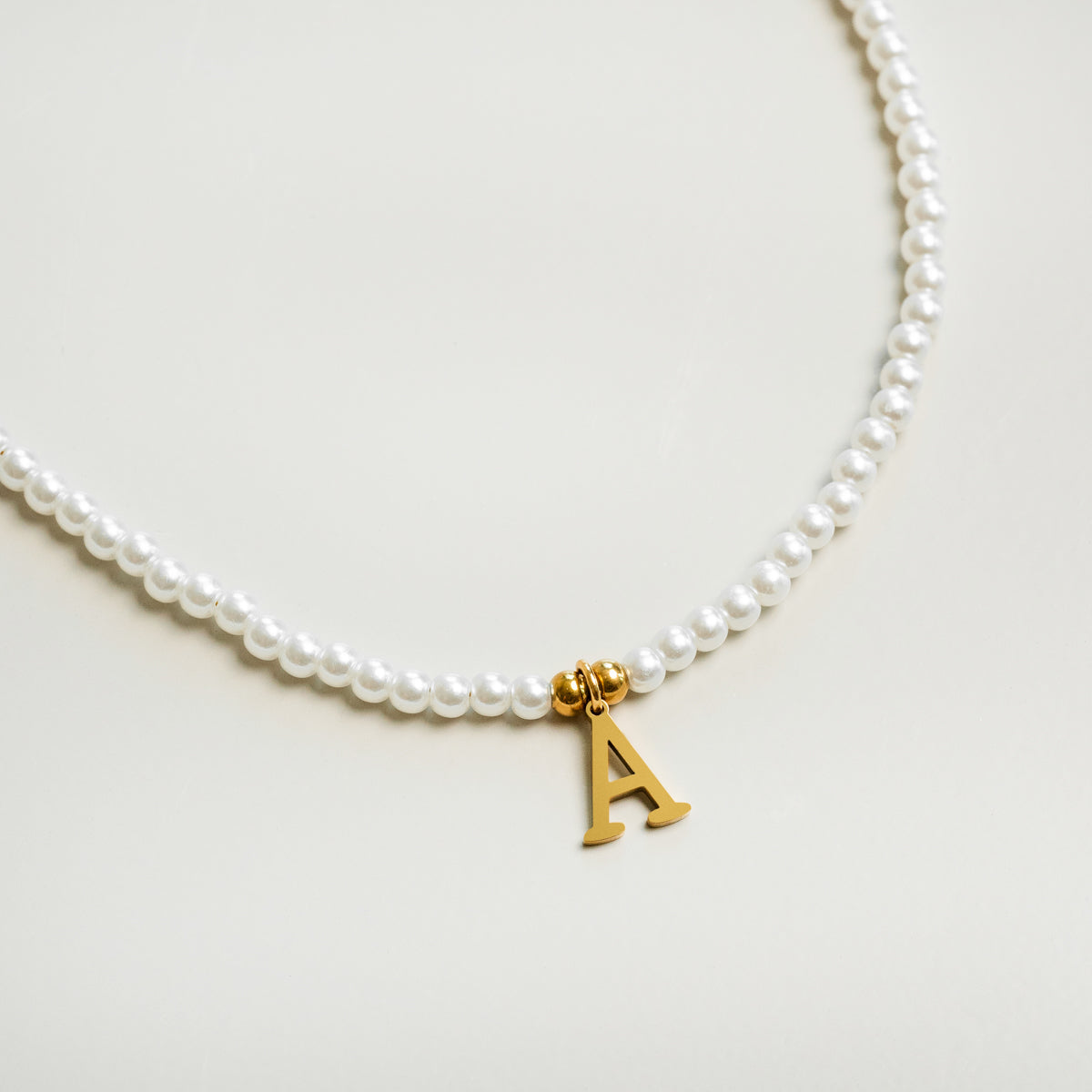 Colar de Pérolas Com Inicial Banhado Ouro 18K