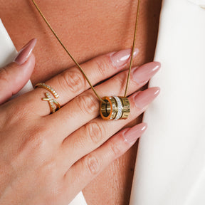 Colar Feminino de Anel Romano Dourado