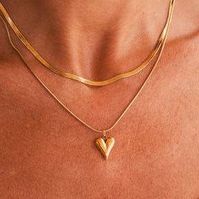 Colar Feminino em Camadas Coração Esculpido