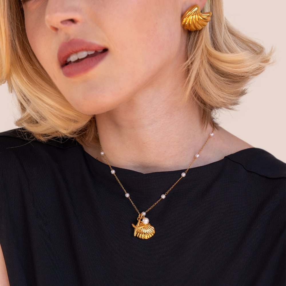 Colar Feminino Dourado com pingente de Concha Aria