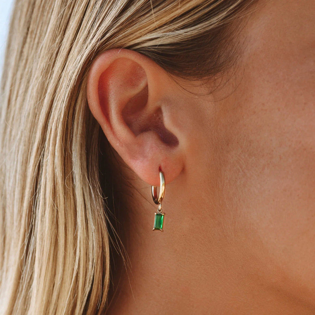 Brincos Sea Esmeralda Banhado Ouro 18K