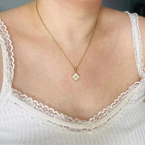 Colar Feminino Dourado Trevo com Inicial
