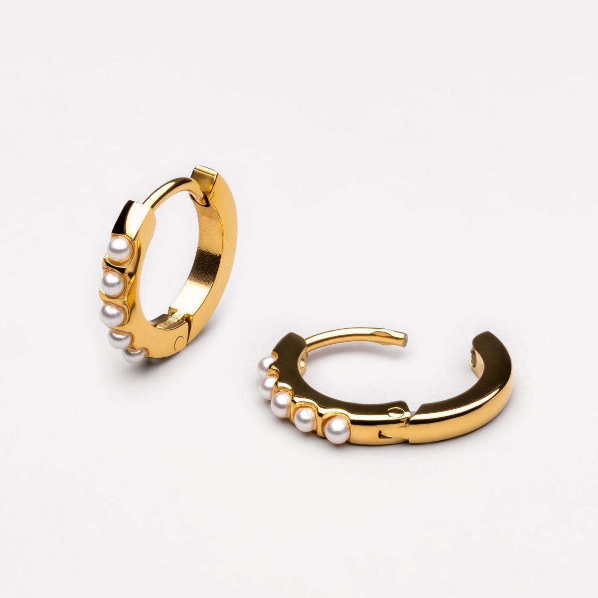 Mini Argolas com Pérola Banhado Ouro 18K