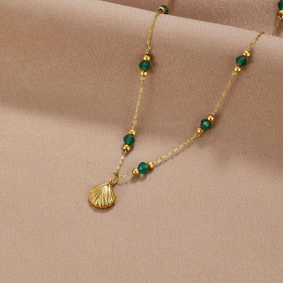 Colar Feminino Dourado Nerissa de Concha Dourada e Pérola Verde