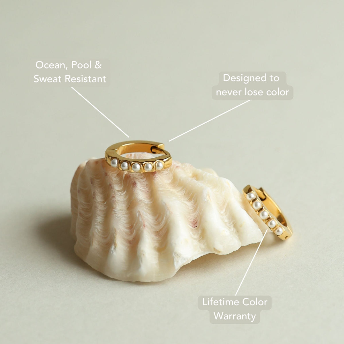 Mini Argolas com Pérola Banhado Ouro 18K