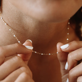Colar Choker de Miçangas Banhado Ouro 18K