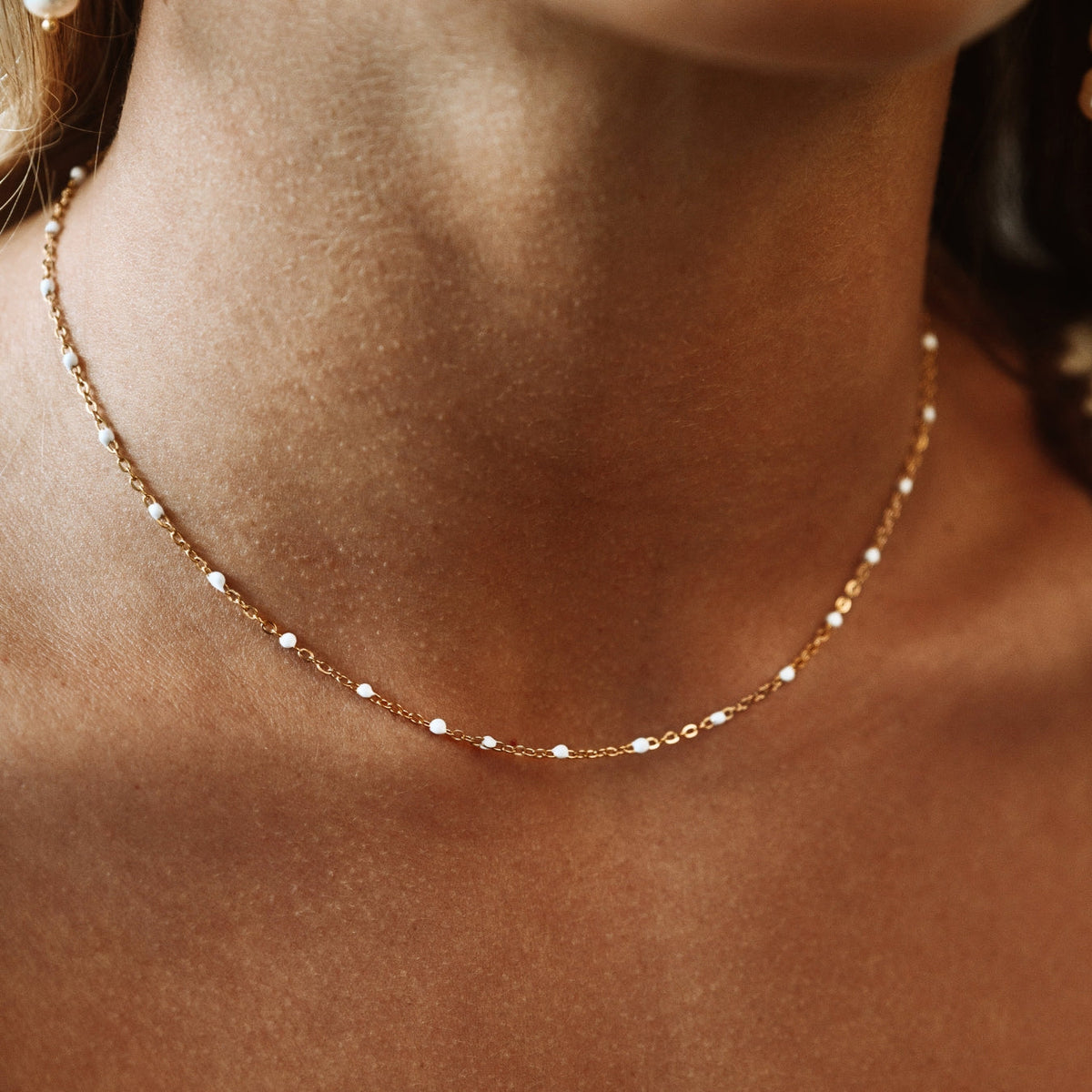 Colar Choker de Miçangas Banhado Ouro 18K