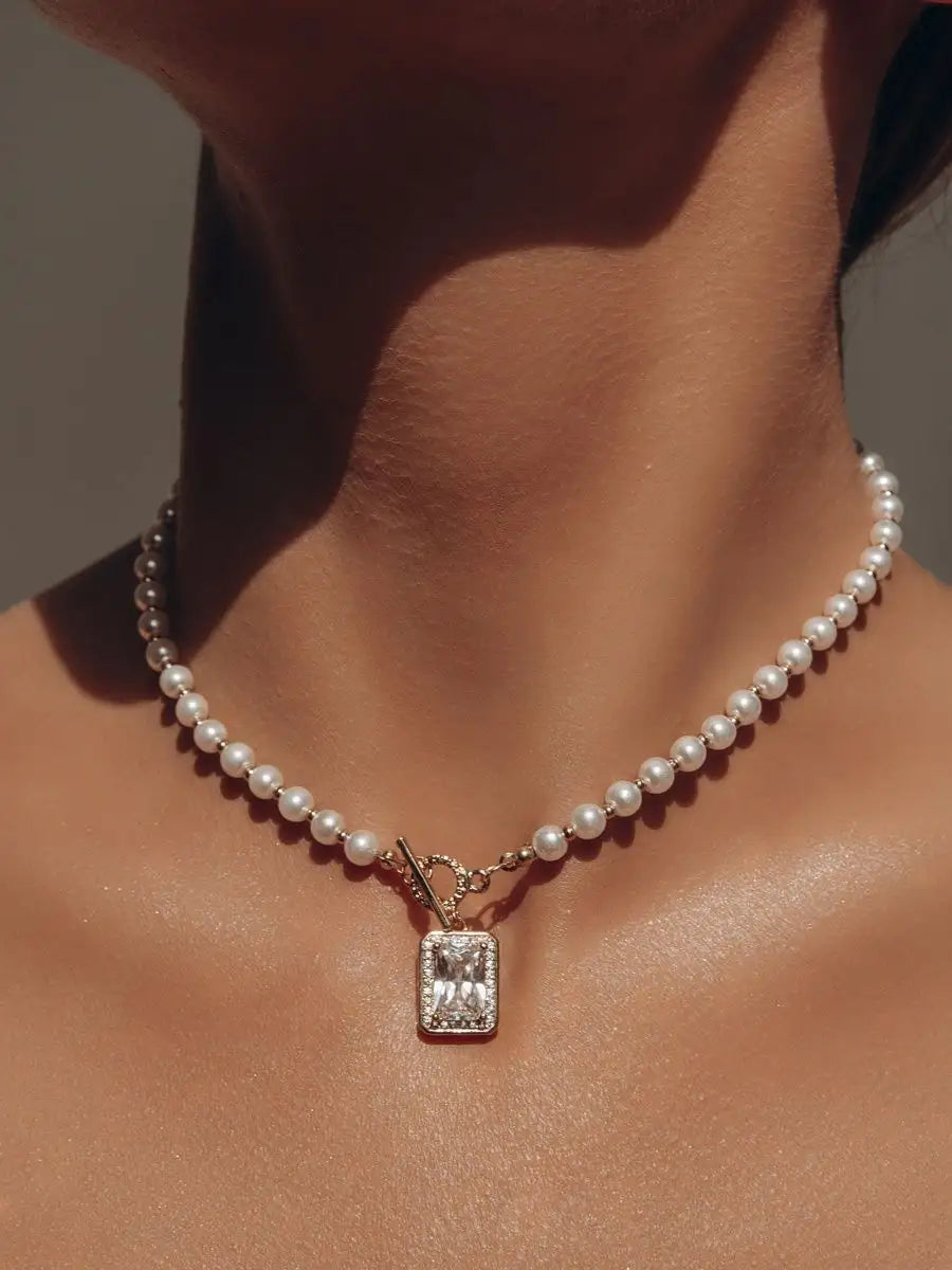 Colar Encanto de Pérolas com Pingente Brilhante